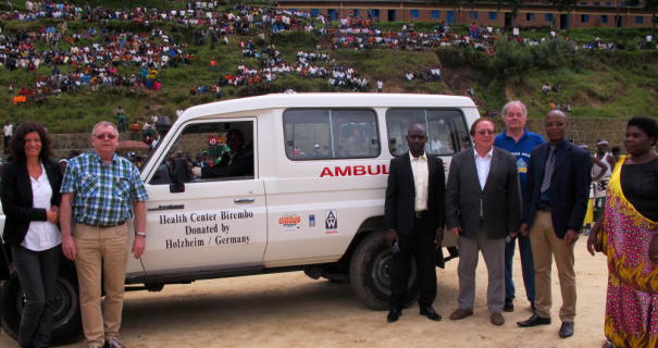 Neuer Krankenwagen für Rambura – Holzheimer Hilfe geht weiter